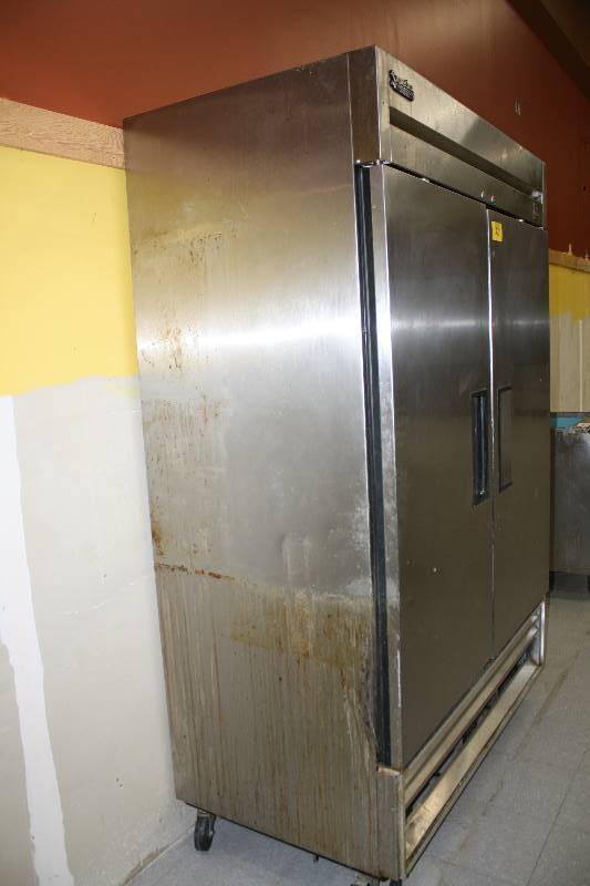 lot 21 image: True Stainless Steel 2 Door Reach-In Cooler - Model # TS-49 - 115 Volts - 13.2 Amp - 54.25 x 29.5 x 83.5 - NSF Runs Cools