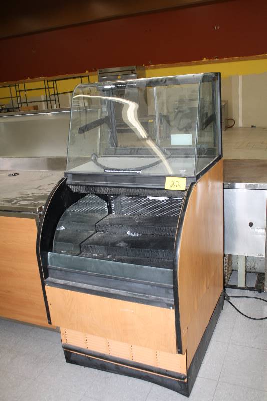 lot 22 image: Columbus Showcase Display CaseRefrigerated Display Case