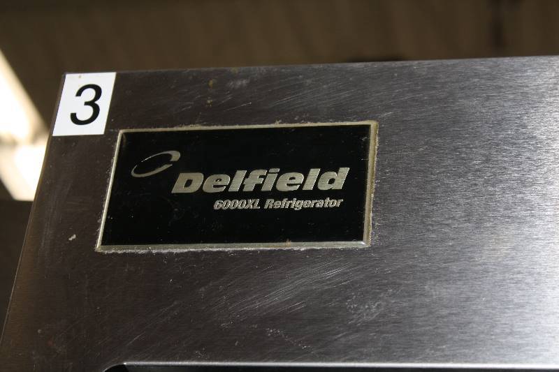 lot 33 image: Split Door Delfield 6025xl-sh-rb2 XL Commercial  Refrigerator-Runs Cools