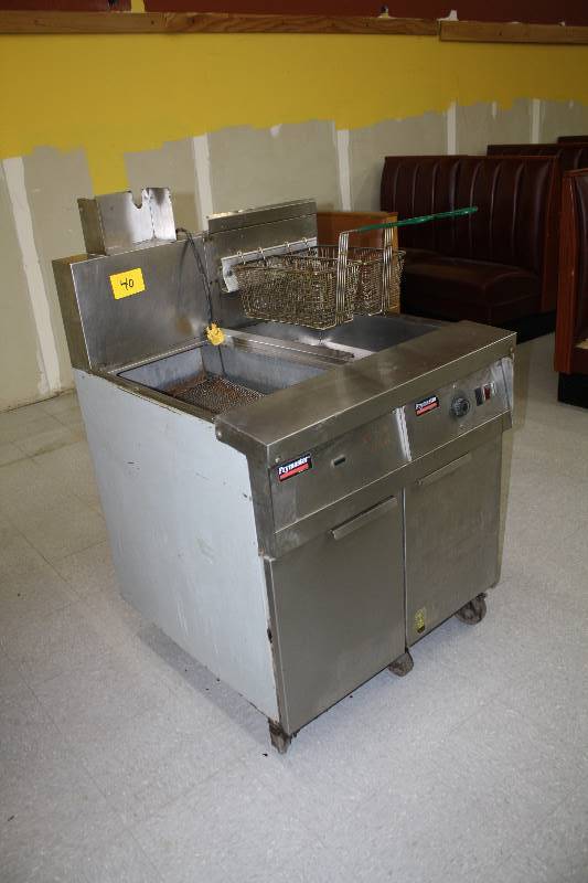 lot 40 image: Frymaster Fryer gas series ae 2 basket and dump station
