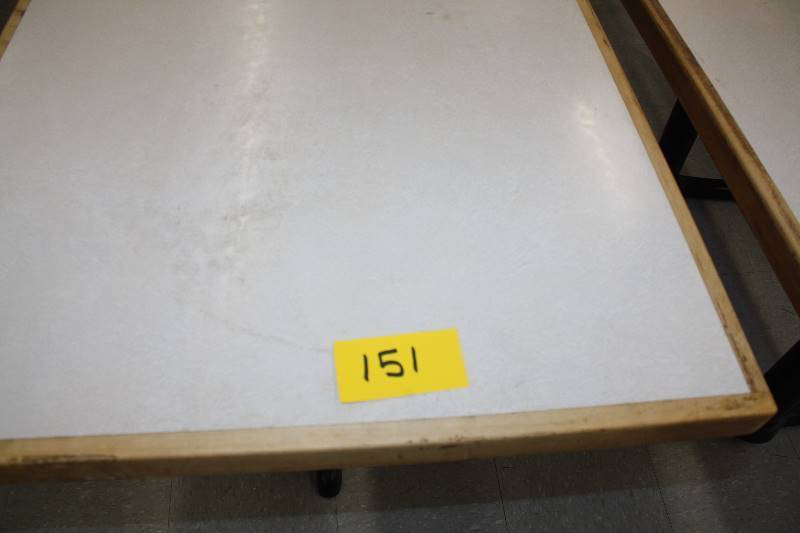 lot 151 image: Table45.5x29.5x30