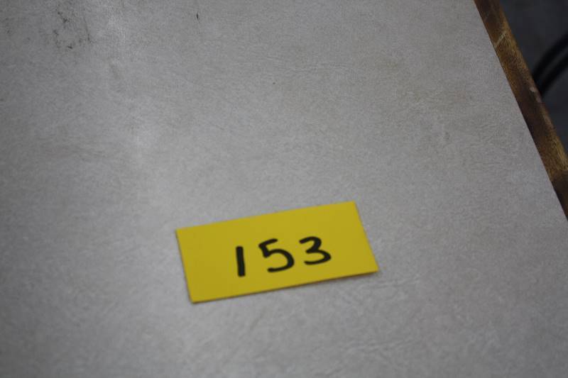 lot 153 image: Table30x30x30