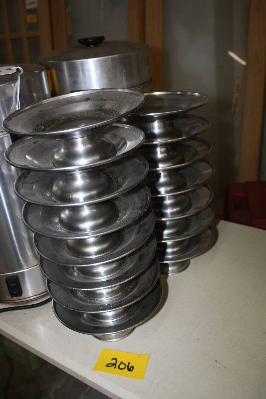 lot 206 image: Serving Stands