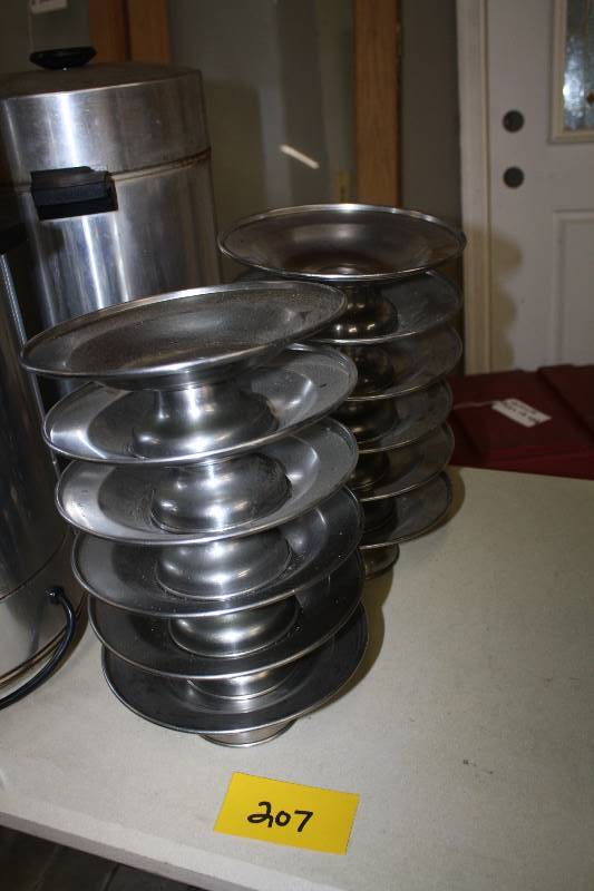lot 207 image: Serving Stands