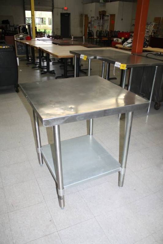 lot 122 image: Stainless Table with one shelf30x30x34