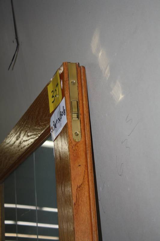 lot 307 image: Door