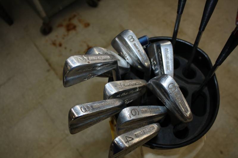 lot 360 image: Wilson Golf Bag and Clubs