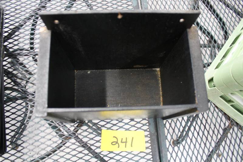 lot 241 image: Menu Holder