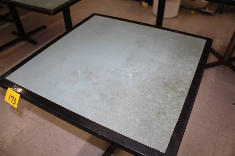lot 173 image: Table