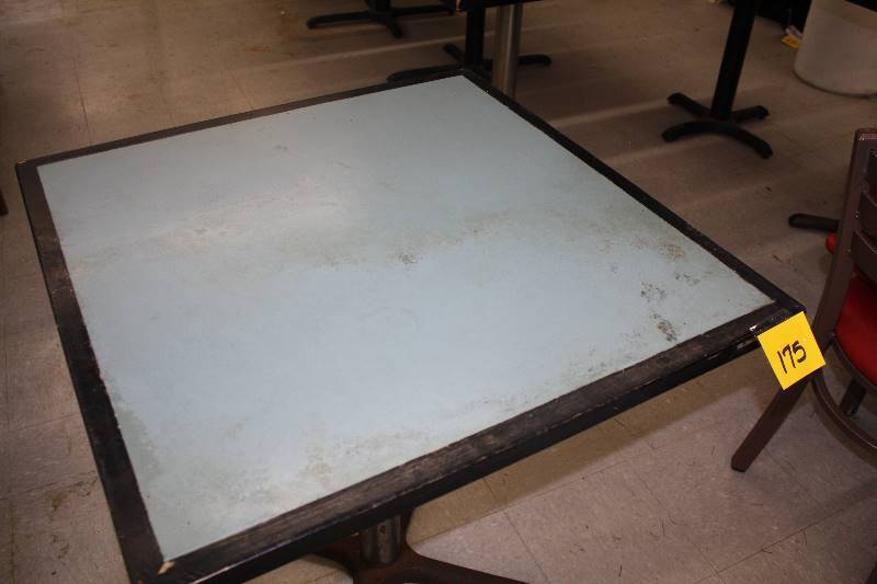 lot 175 image: Table