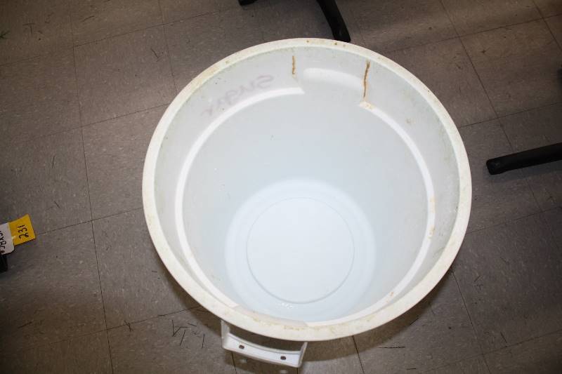 lot 259 image: Plastic Can with Lid