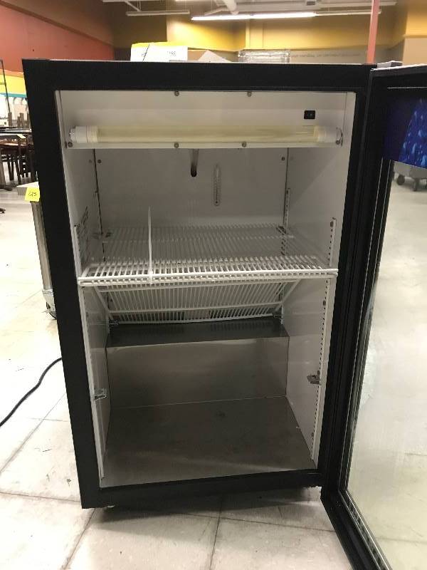 lot 8 image: True Rolling Dasani Beverage Display Cabinet Model GDM-07 1-5th Hp, 115 Volt, 60 Hz, 4.8 Amps 24x23x39.5T-1