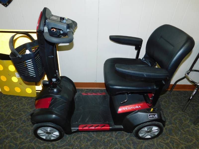 lot 1 image: Ventura Electric 4 Wheel Scooter 