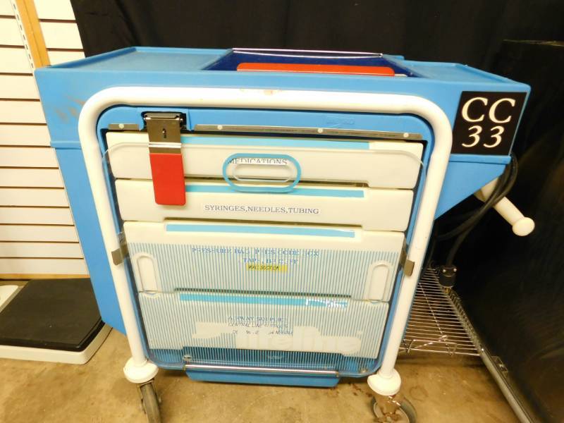 lot 2 image: Metro Lifeline Emergency Medical Cart On Four Casters