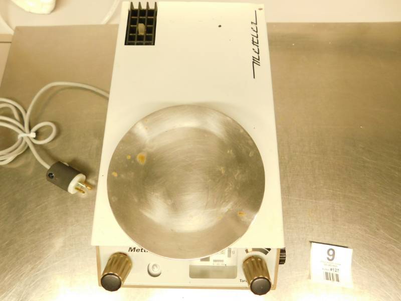 lot 9 image: METTLER P1210 Balance Scale Max Weight 1200g
