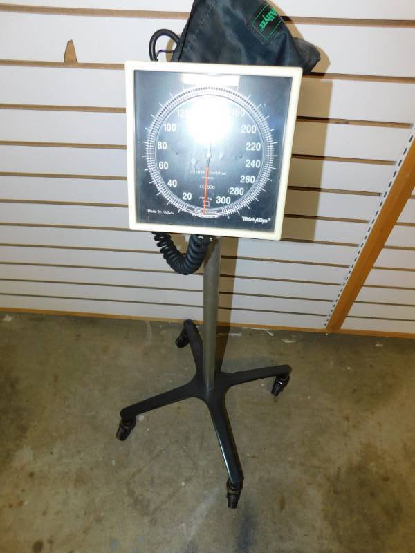 lot 22 image: WelchAllyn  Blood Pressure Machine On Movable Four Wheel Stand