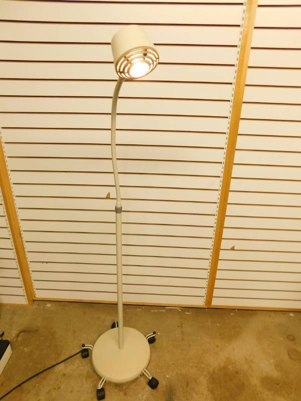 lot 23 image: Ritter By Midmark 250 LED Exam Light