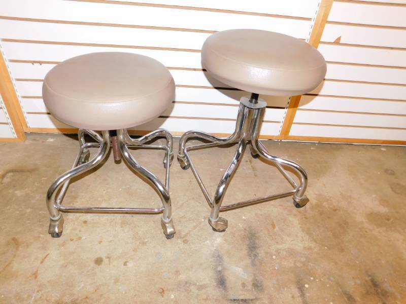 lot 34 image: Two Adjustable Swivel Stools