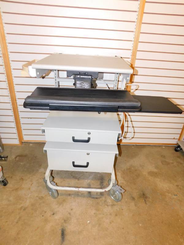 lot 40 image: Computer Cabinet On Wheels