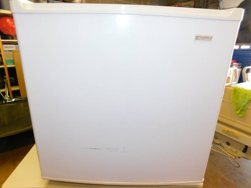 lot 50 image: Kenmore Mini  Free Standing Refrigerator---564.91171100