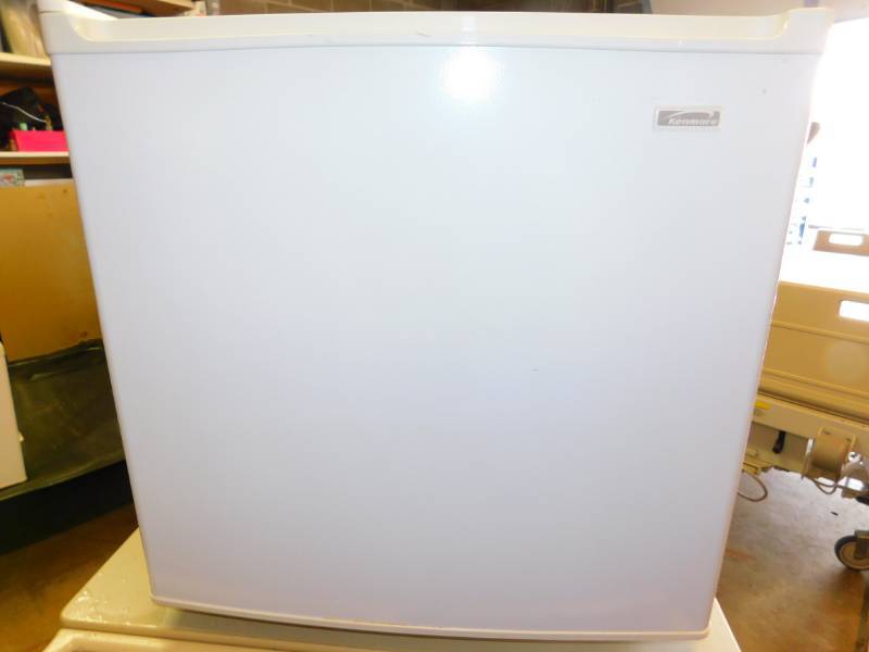 lot 53 image: Kenmore Mini  Free Standing Refrigerator---564.91171100