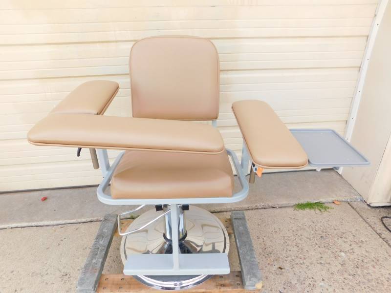 lot 55 image: Custom Comfort Phlebotomy Chair