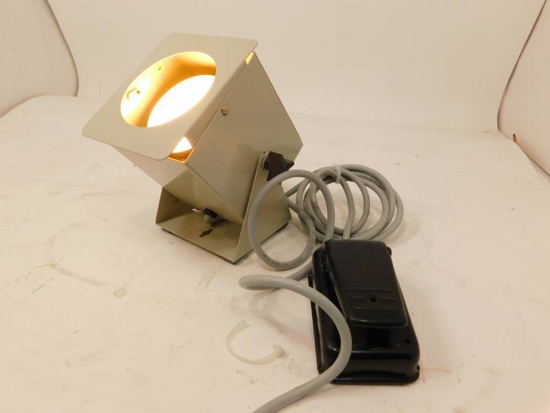 lot 66 image: X-Ray Illuminator Negatascope  ARayons-X---Ser. C061912