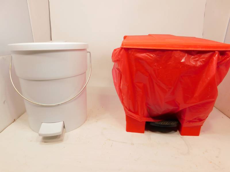 lot 67 image: Two Rubbermade Garbage Cans With Automatic Lids