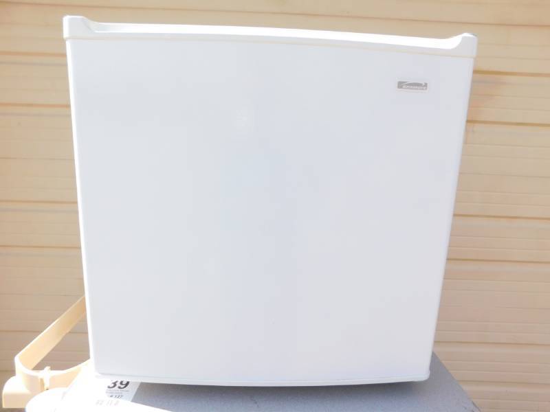 lot 46 image: Kenmore Mini  Free Standing Refrigerator---564.91171100