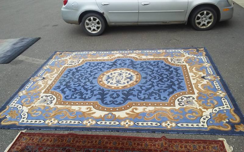 lot 1 image: King Design 2034 Blue Area Rug 94x125