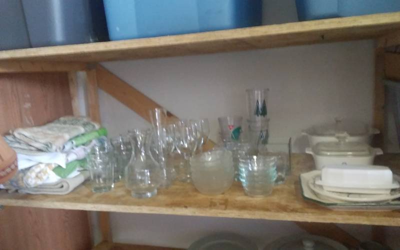 lot 19 image: Glassware, Corning Ware, Goblets, Tumblers & Kitchen Linens