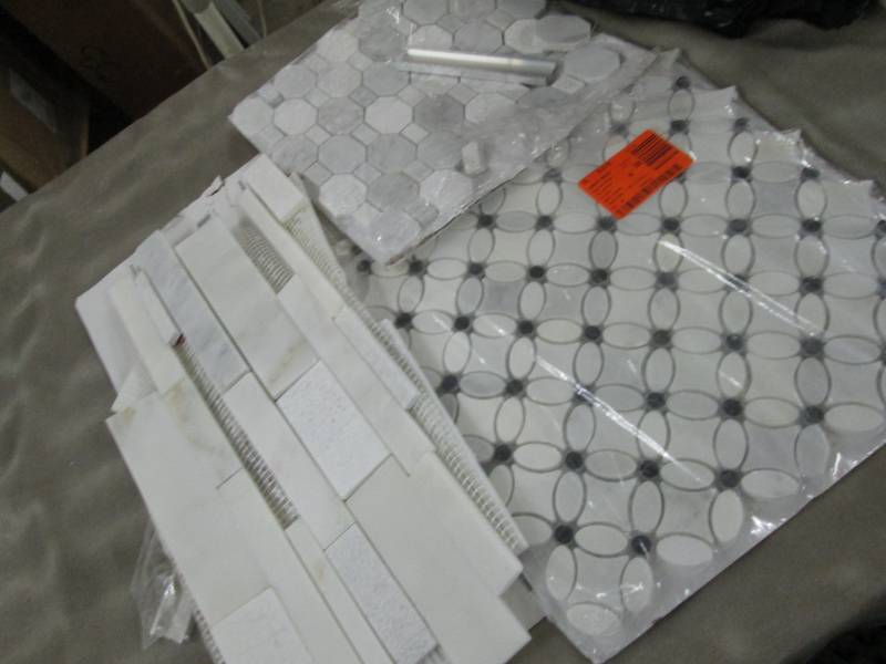 lot 3 image: Decorative Tile for Crafts...