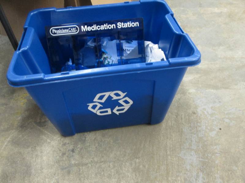 lot 11 image: Blue Recycler Bin with 3 open Reams...