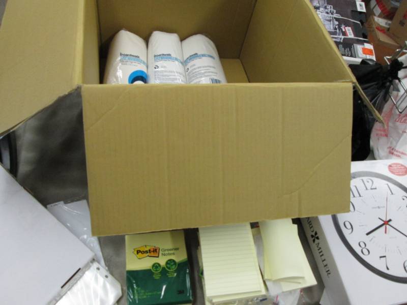 lot 16 image: Sticky Notes & notepads, Ream of 8....