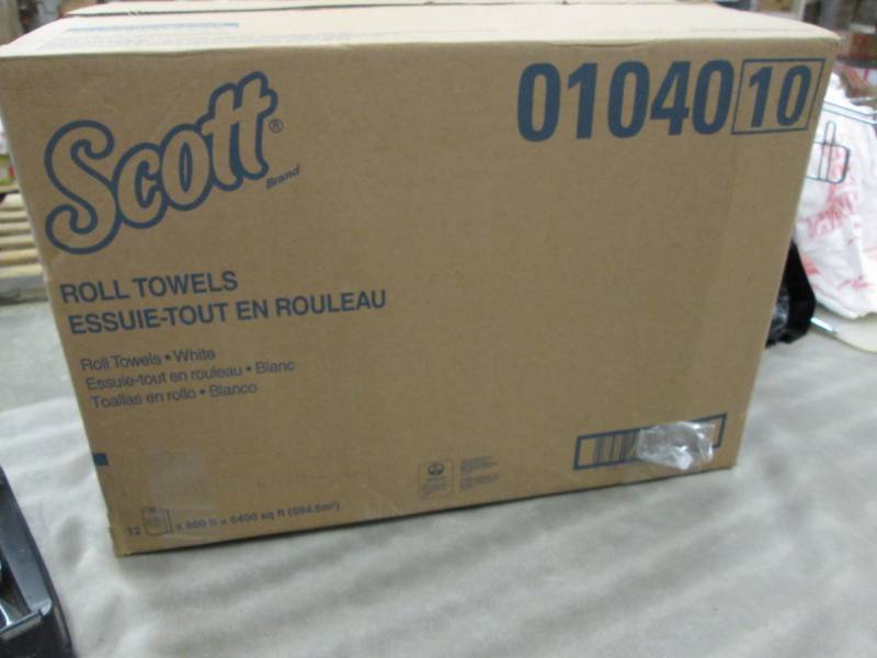 lot 19 image: Scott Essential Hard Roll Paper Tow...