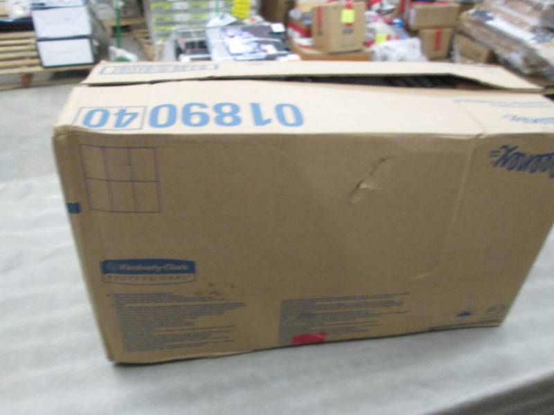 lot 83 image: Kimberly-Clark 01890 KLEENEX White ...