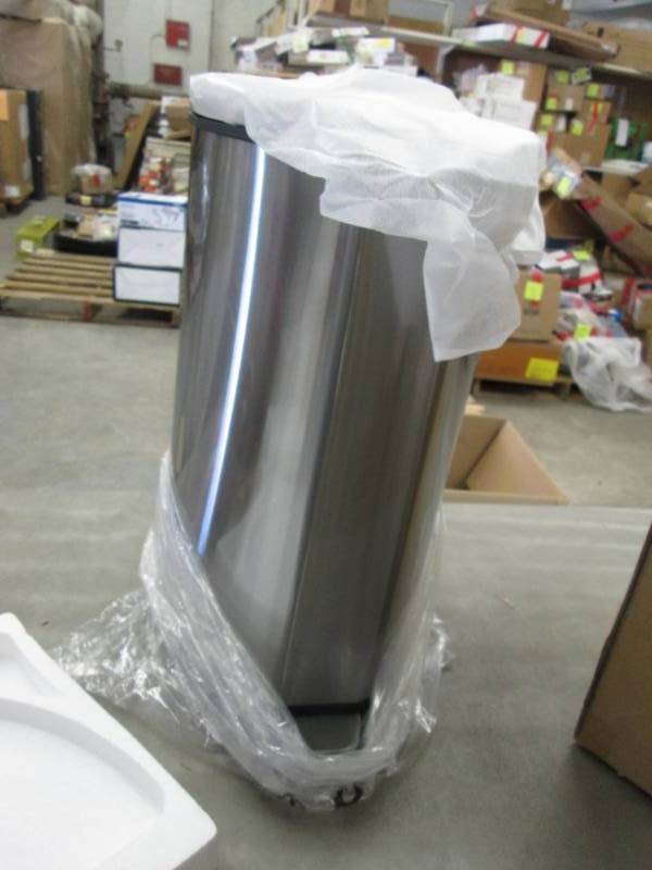lot 98 image: Safco Step-On Receptacle 4 Gallon R...