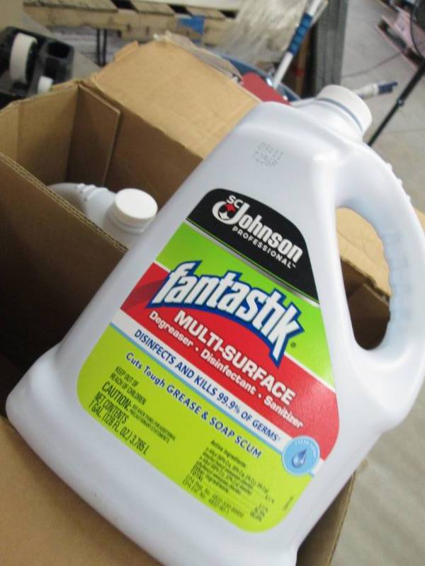 lot 119 image: 2 Gallons Fantastik Pleasant Scent ...