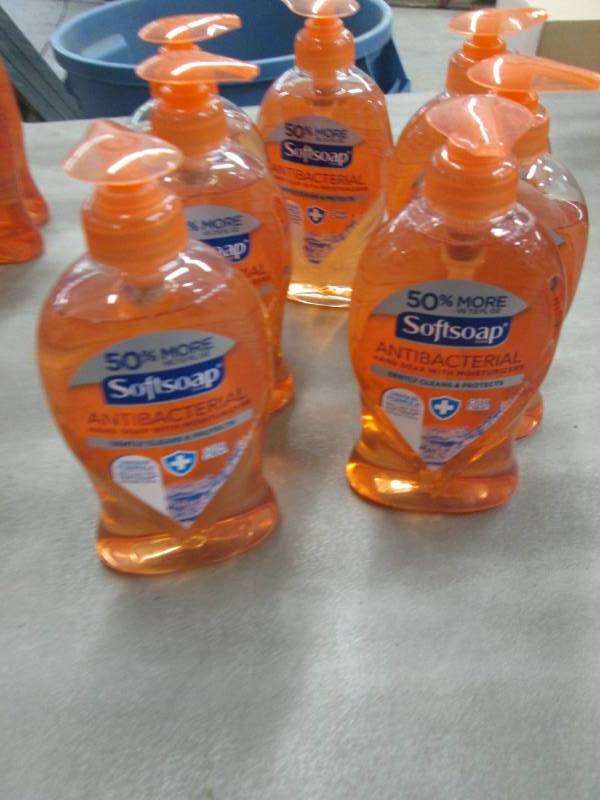lot 123 image: Lot of 7 Softsoap 11.25 oz Crisp Cl...