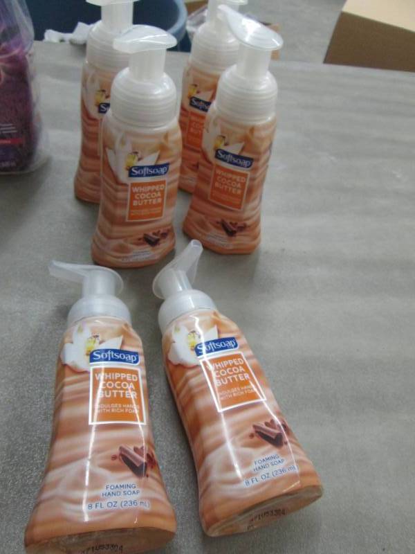 lot 136 image: Lot of 6 Softsoap Foaming Hand Soap...