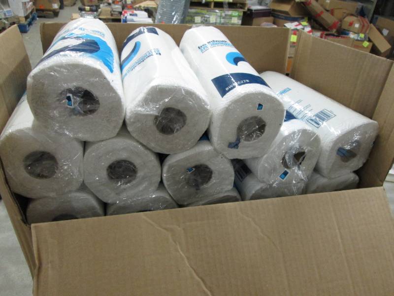 lot 154 image: 23 Rolls Boardwalk 2-ply Paper Towe...