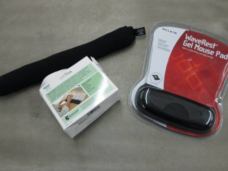 lot 157 image: Belkin Gel Mouse Pad, Wrist Cushion...