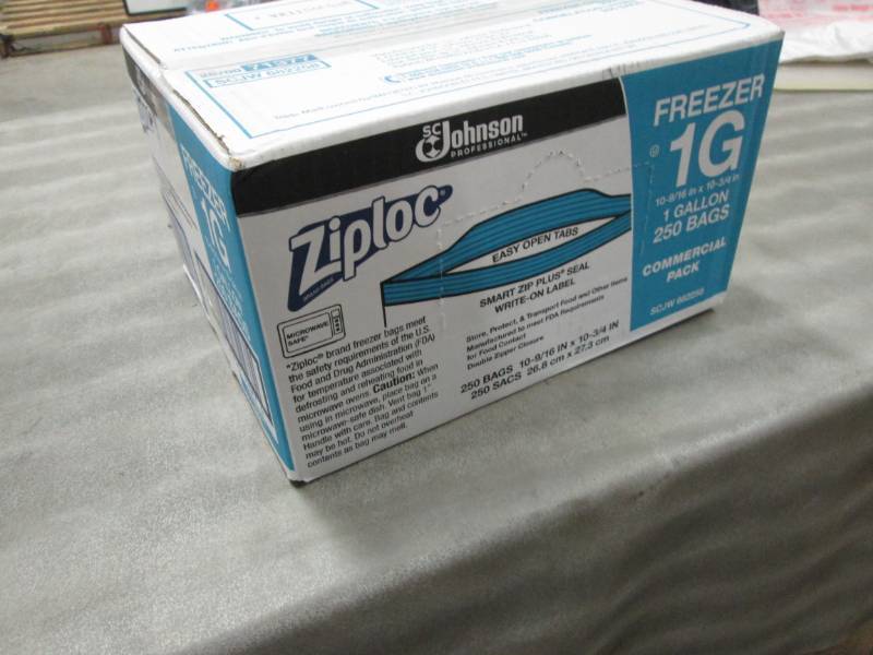 lot 158 image: Ziploc 1 Gallon Freezer bags 250 Co...