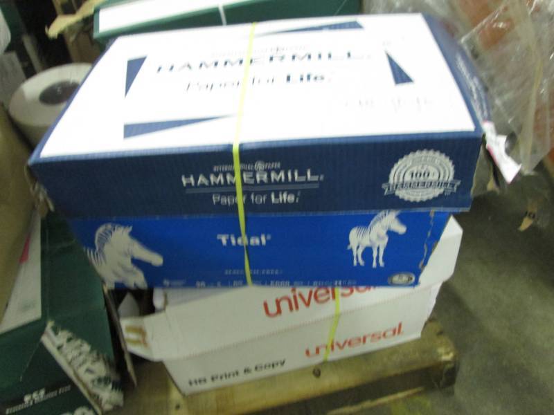 lot 173 image: Case of Hammermill Tidal Paper 20 l...