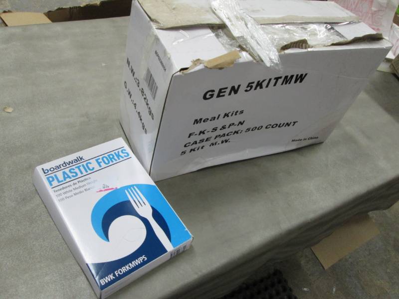 lot 176 image: Box of 500 Meal Kits plus 100 Plast...
