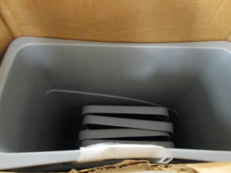lot 185 image: Lot of 4 Rubbermaid 9W15 Slim Jim 2...
