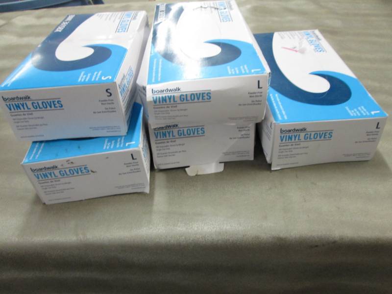 lot 199 image: 5 Boxes Boardwalk Vinyl Gloves 4- L...