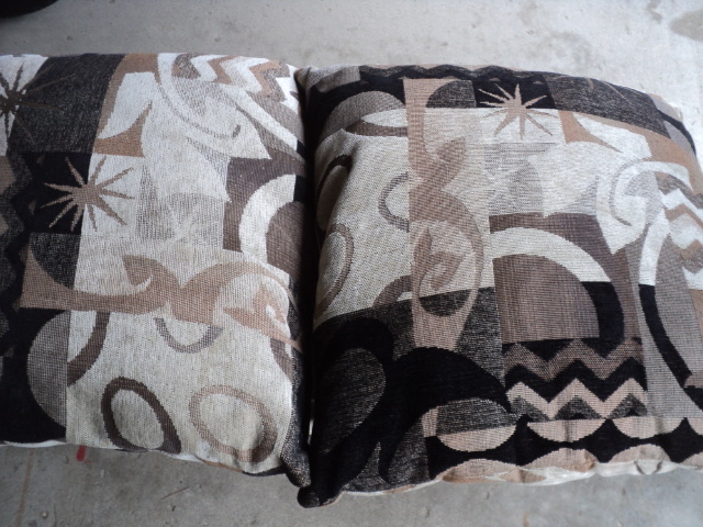 2 pillows...