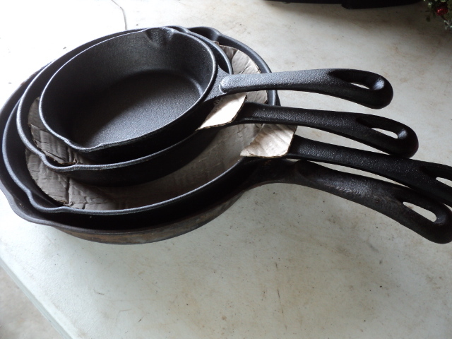 4 piece Wagner cast iron fry pans...