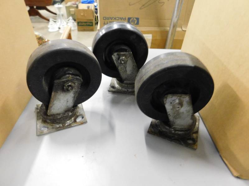 lot 54 image: 6 Casters